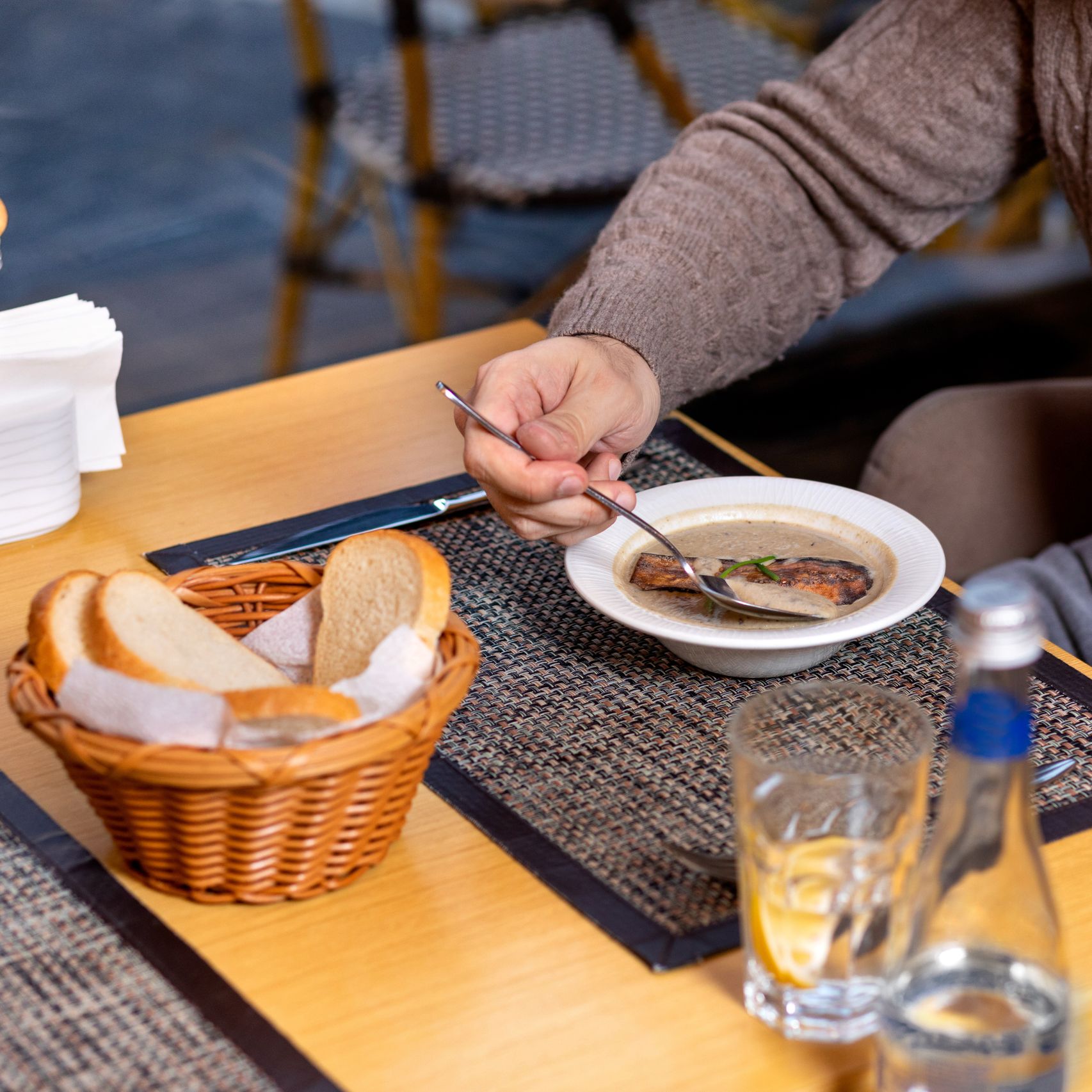 Clam chowder in bread bowl